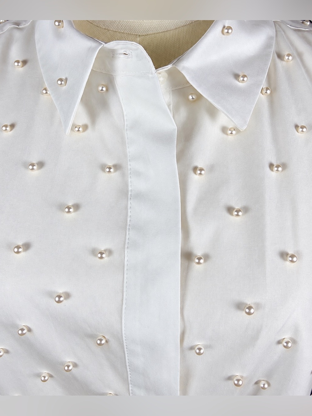Karl Lagerfeld Paris White Pearl
Embellished Sleeveless Button Down Blouse M